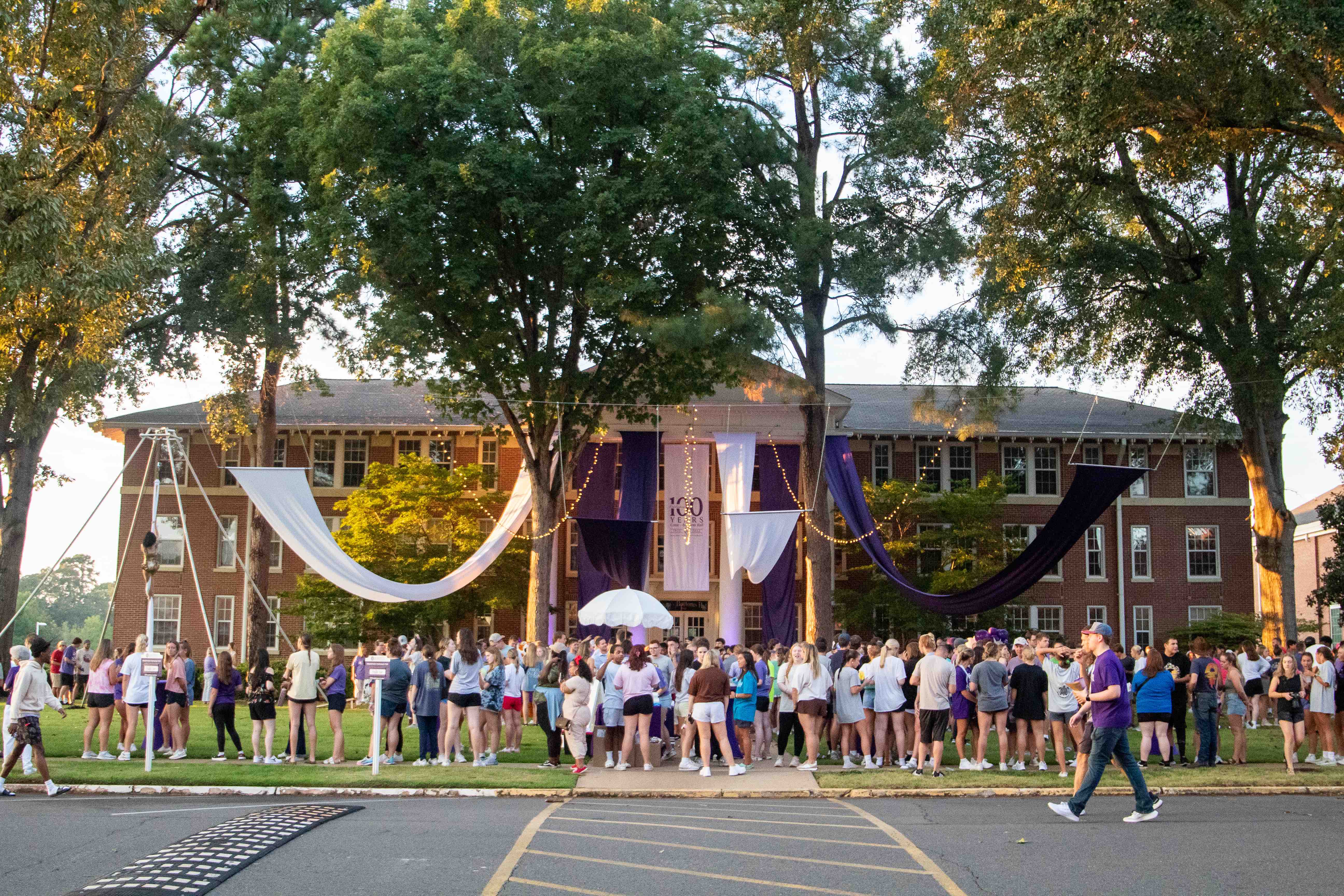 Ouachita celebrates one hundred years of Cone-Bottoms Hall with campus-wide lawn party